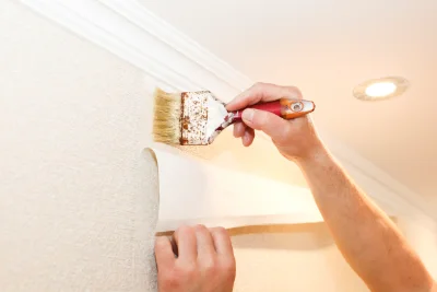 Pose de papier peint au Cendre — revêtements muraux et toiles de verre